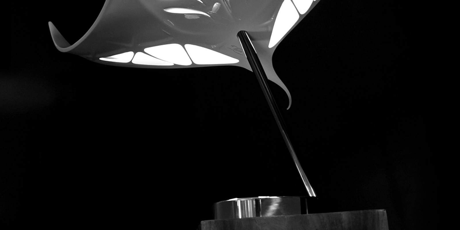 Lampe manta par movance x element design x blossom creative jo yana
